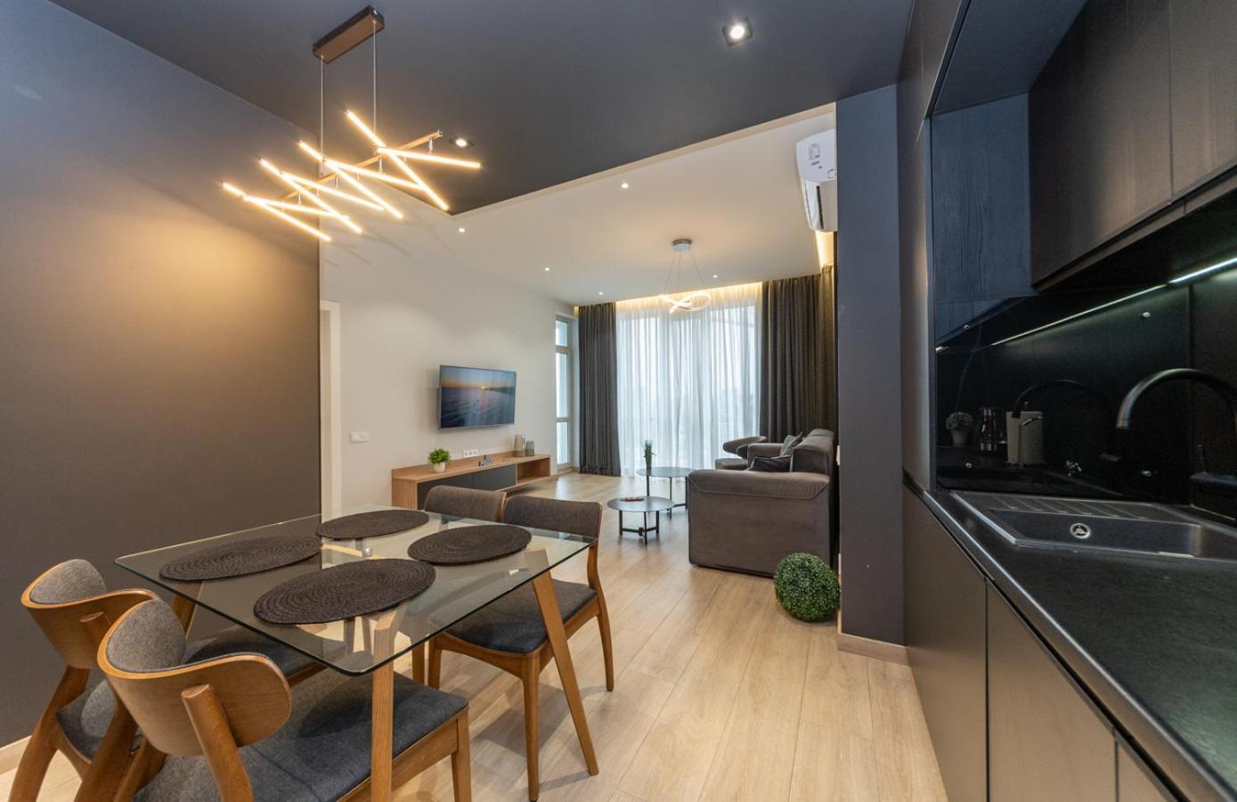 Royal Tower Residence Big Vip Apartment In Center Floor 27 Kyiv Exterior foto