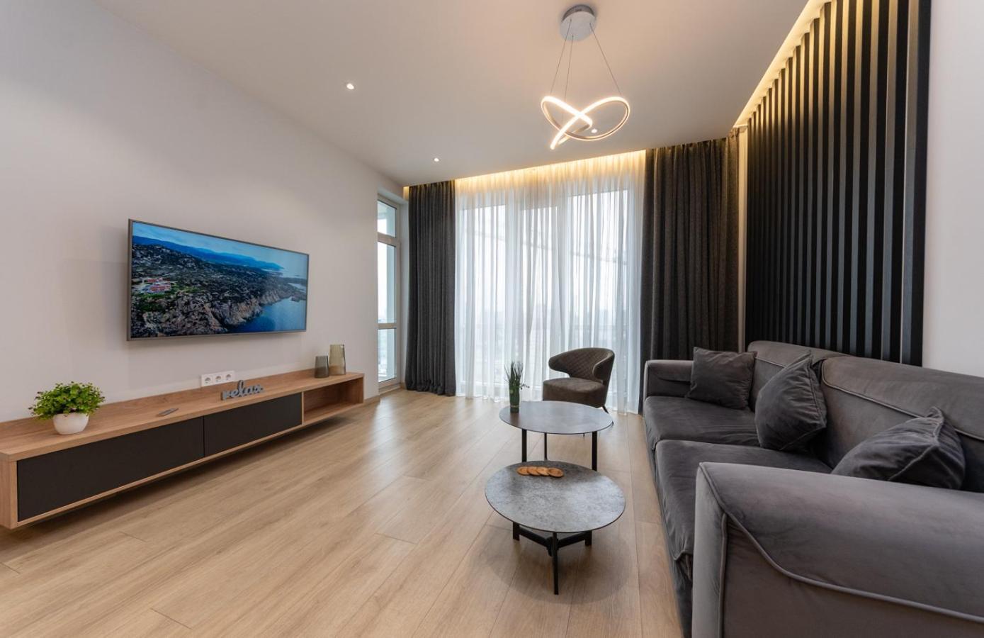 Royal Tower Residence Big Vip Apartment In Center Floor 27 Kyiv Exterior foto