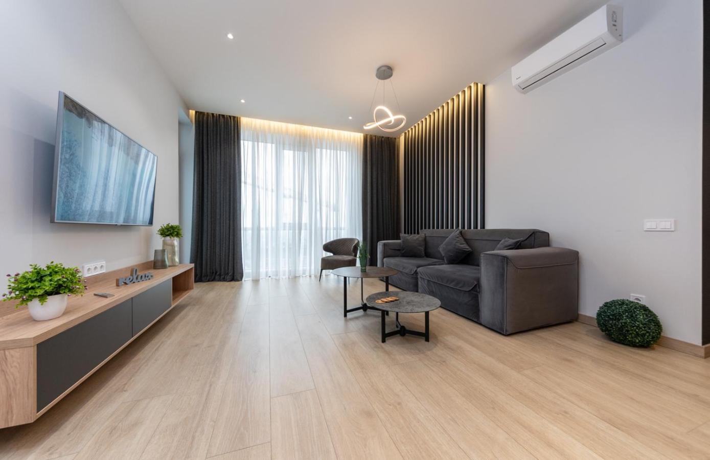Royal Tower Residence Big Vip Apartment In Center Floor 27 Kyiv Exterior foto
