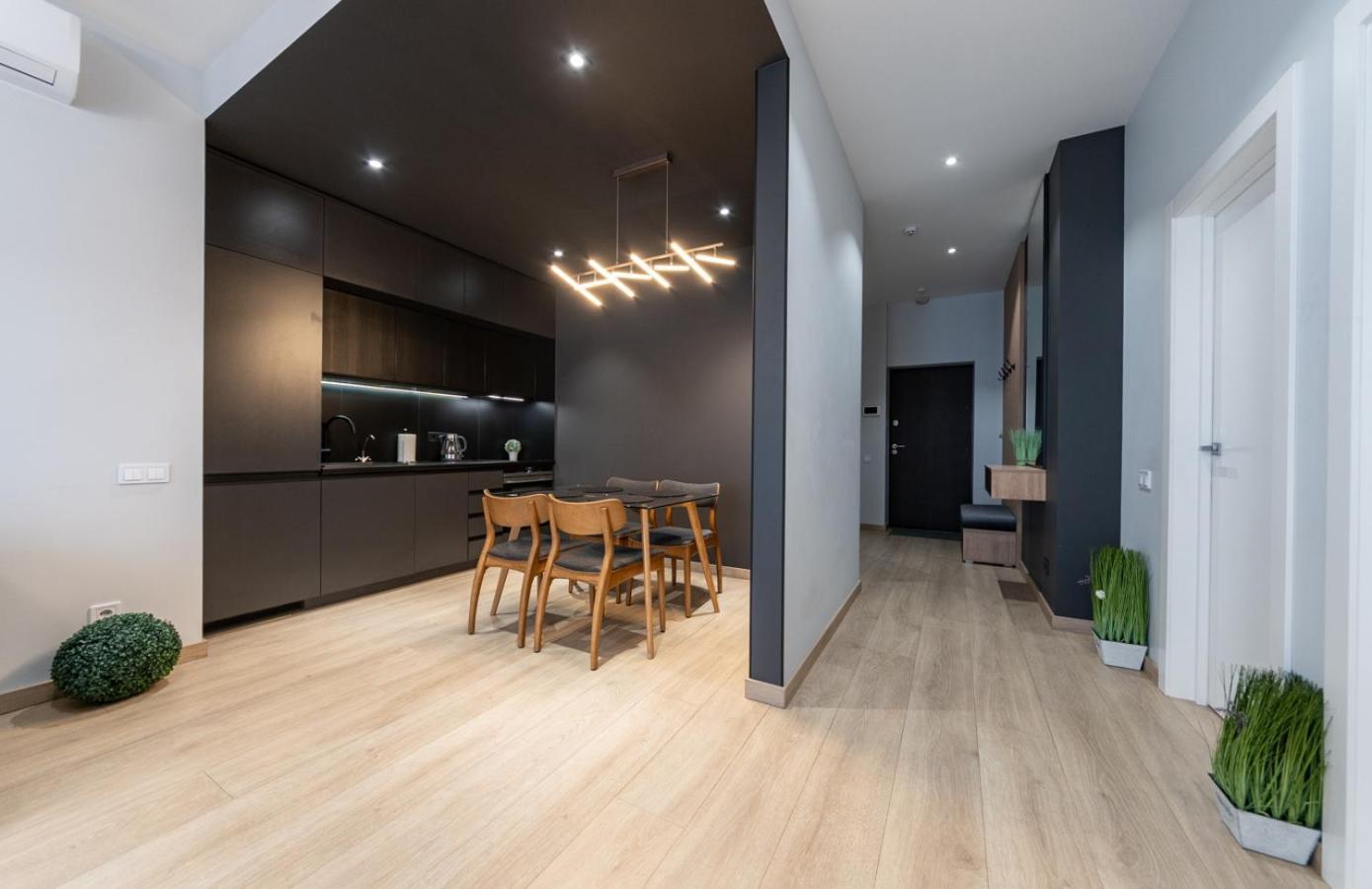 Royal Tower Residence Big Vip Apartment In Center Floor 27 Kyiv Exterior foto