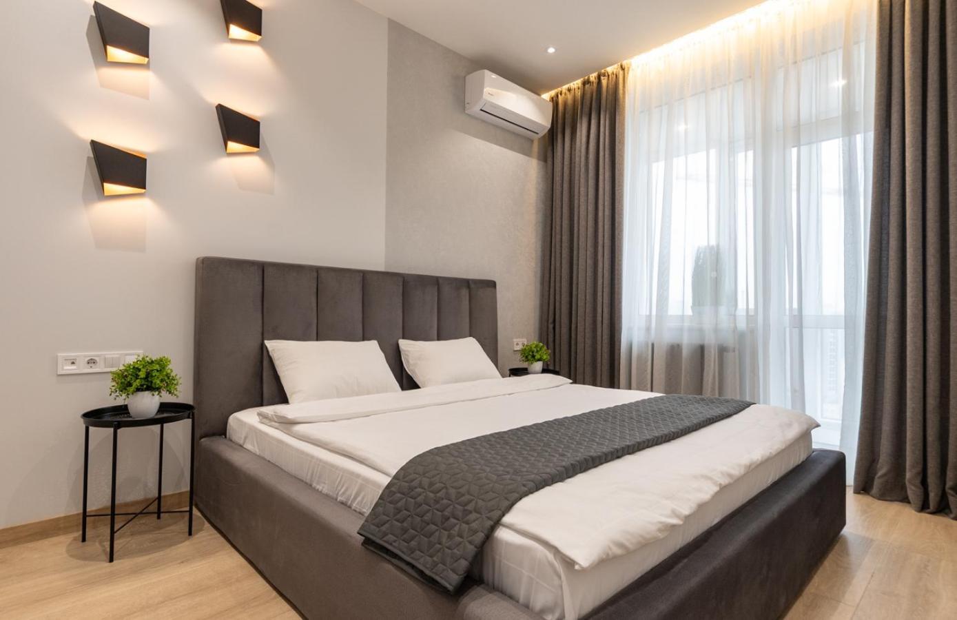 Royal Tower Residence Big Vip Apartment In Center Floor 27 Kyiv Exterior foto