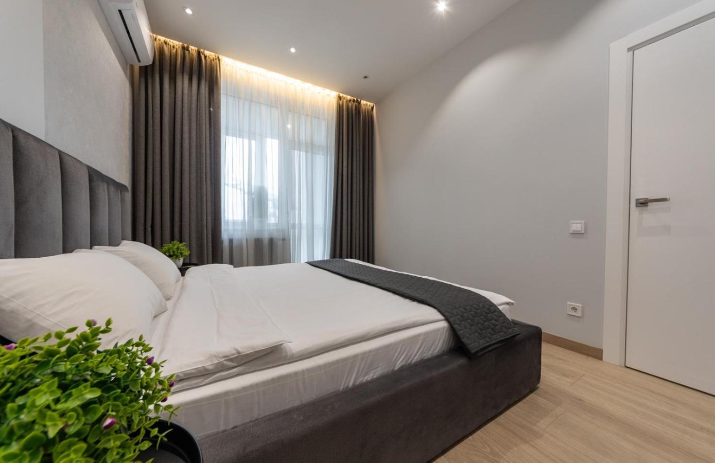 Royal Tower Residence Big Vip Apartment In Center Floor 27 Kyiv Exterior foto