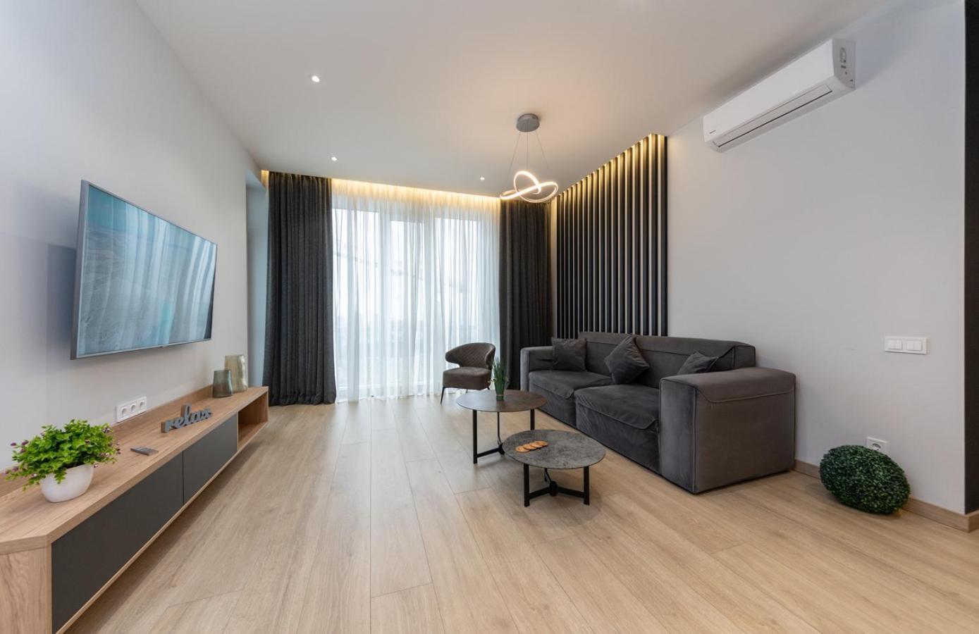 Royal Tower Residence Big Vip Apartment In Center Floor 27 Kyiv Exterior foto