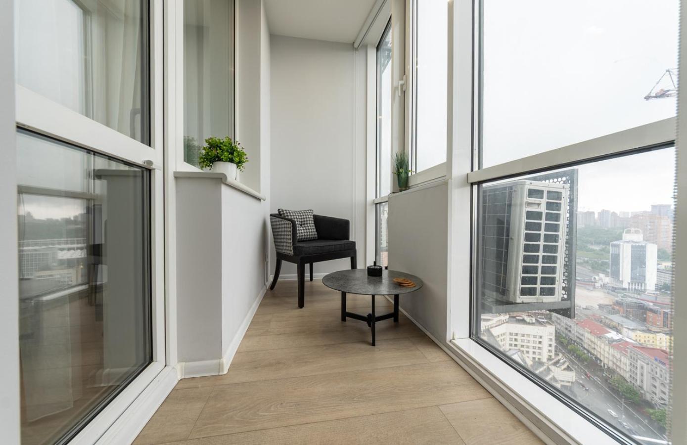 Royal Tower Residence Big Vip Apartment In Center Floor 27 Kyiv Exterior foto