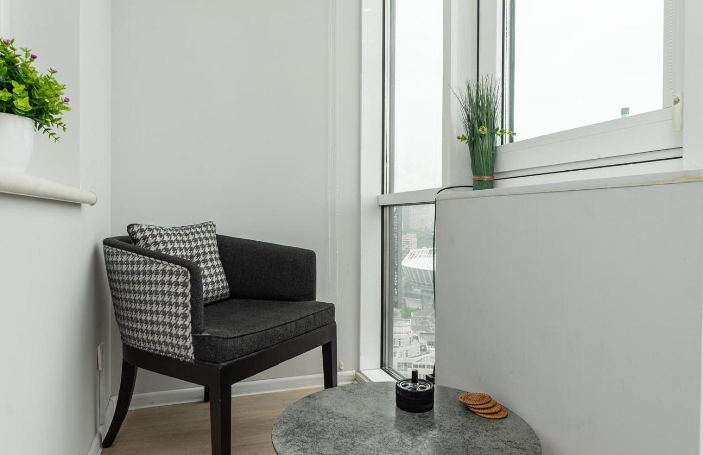 Royal Tower Residence Big Vip Apartment In Center Floor 27 Kyiv Exterior foto