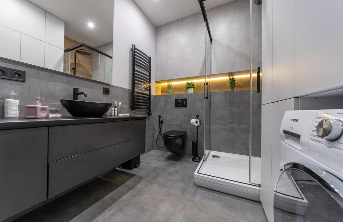 Royal Tower Residence Big Vip Apartment In Center Floor 27 Kyiv Exterior foto