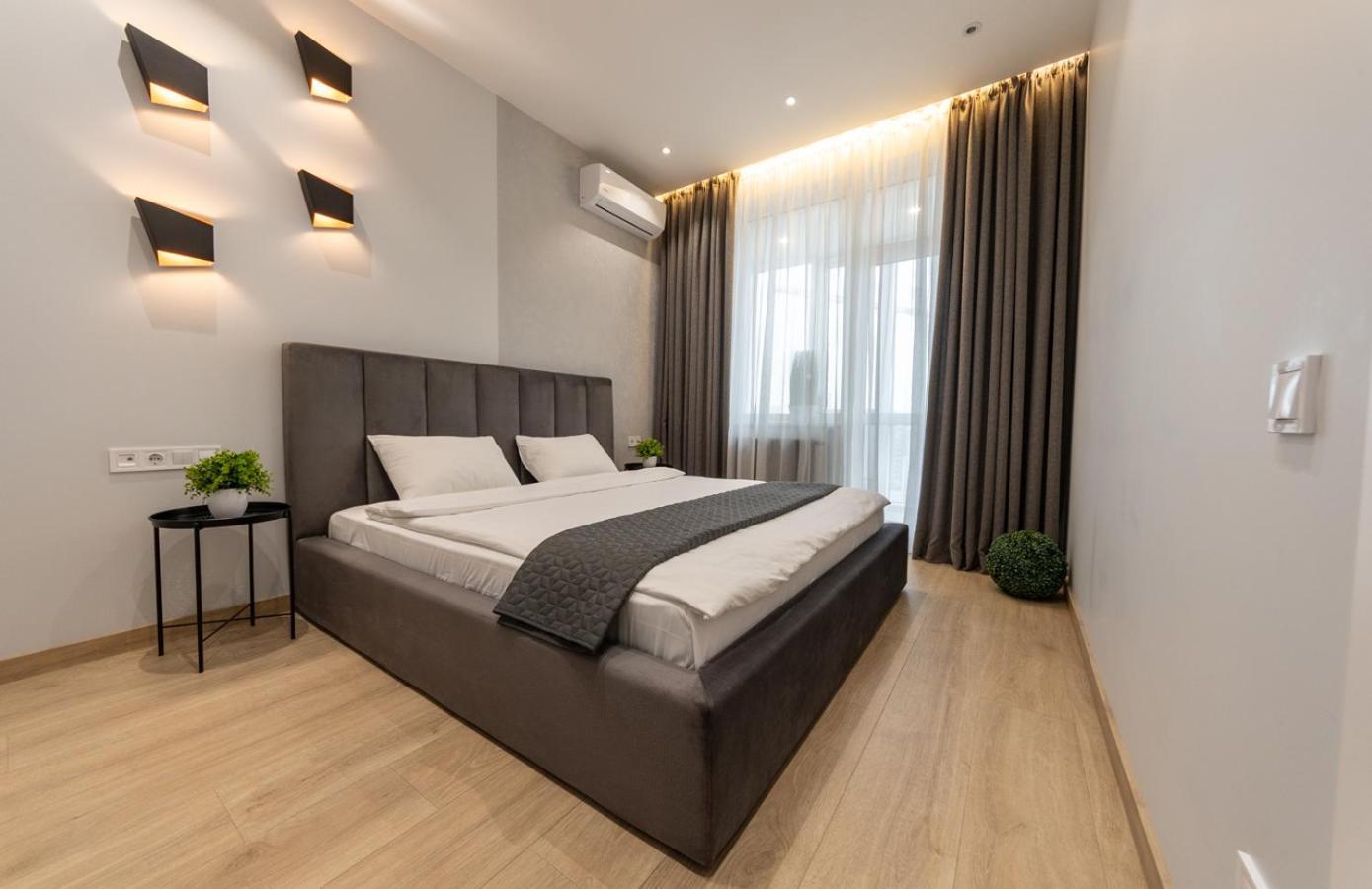 Royal Tower Residence Big Vip Apartment In Center Floor 27 Kyiv Exterior foto