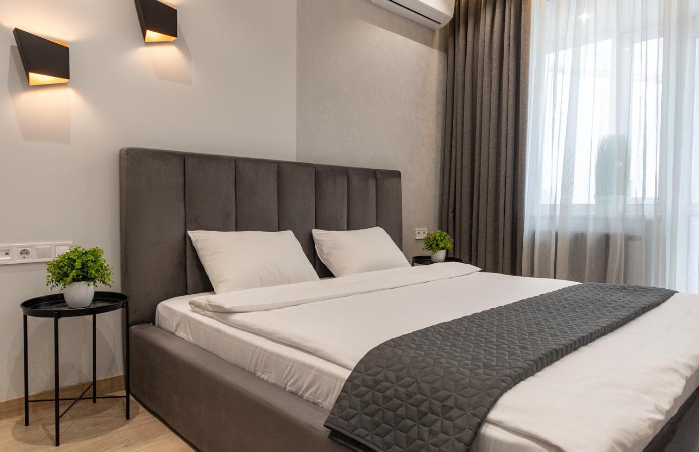 Royal Tower Residence Big Vip Apartment In Center Floor 27 Kyiv Exterior foto