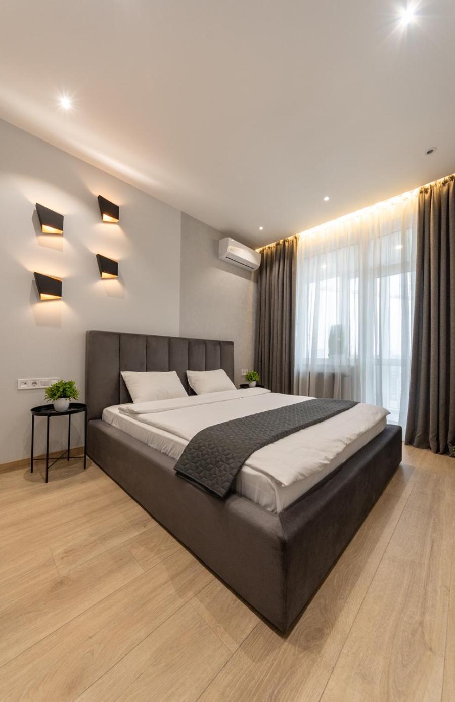 Royal Tower Residence Big Vip Apartment In Center Floor 27 Kyiv Exterior foto