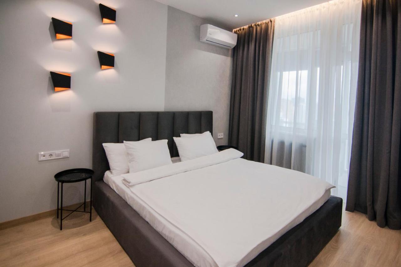 Royal Tower Residence Big Vip Apartment In Center Floor 27 Kyiv Exterior foto