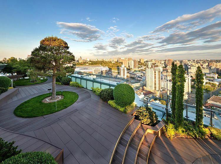 Royal Tower Residence Big Vip Apartment In Center Floor 27 Kyiv Exterior foto